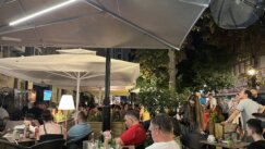 (VIDEO, FOTO) Aplauz za fudbalere Srbije i psovke za sudije: Kako su navijači u beogradskim kafićima ispratili utakmicu sa Engleskom? 3