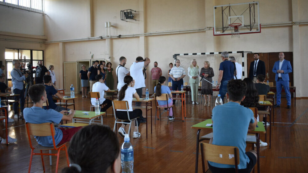 Rezultati male mature: razlog za brigu ili ne? Za struku alarm, za prosvetnu vlast "kontinuitet znanja đaka": Šta govore rezultati male mature? 2