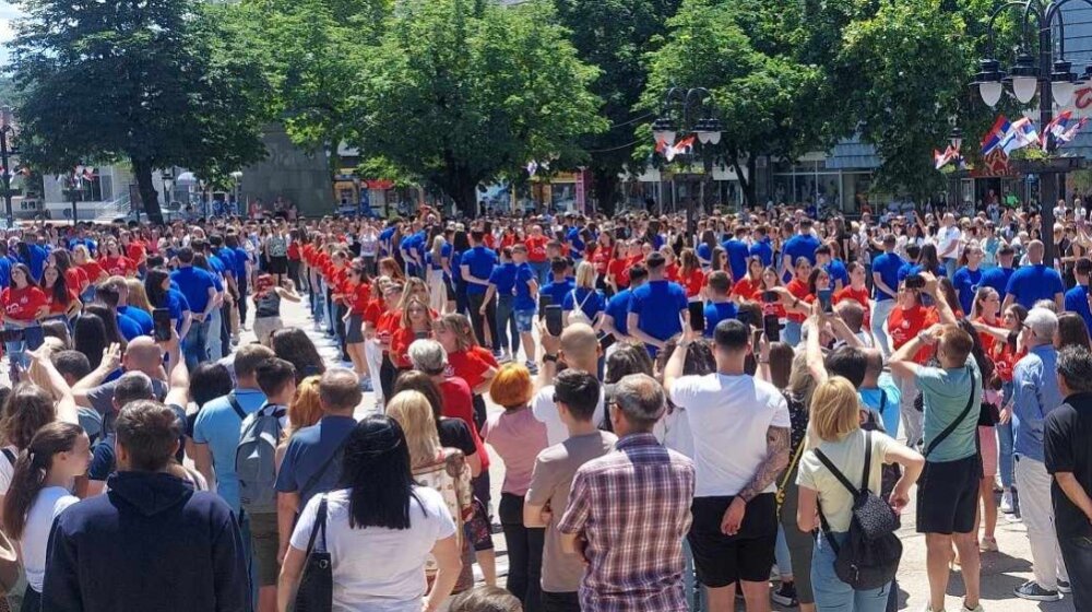 Zaječarski maturanti tradicionalno zaplesali u centru grada 1