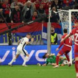 Sporni trenutak: Da li je bio prekršaj nad Mitrovićem za penal? (FOTO) 4
