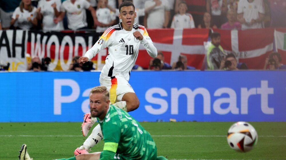 Utakmica koja će se pamtiti i po vodopadu na stadionu: Posle plesa više sile nije bilo kiše golova, ali je Nemačka načela i dotukla Dansku 1