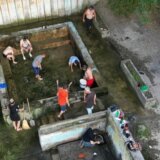 “Nikoličevska banja ima sve karakteristike banje, samo kada bi se malo više uložilo u nju”: Udruženje “Eko istok” i meštani organizovali akciju čišćenja (FOTO) 10