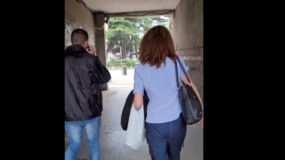 (VIDEO) Objavljen snimak dolaska na vrata sa pitanjem "da li ste glasali" u Nišu 9