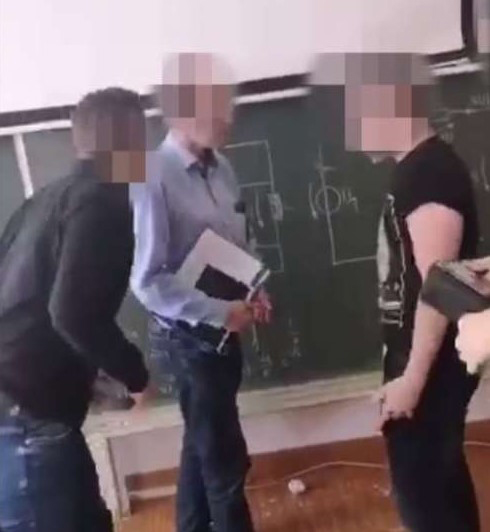 Profesori na meti đaka, roditelja i uprave: Kako se u regionu bore sa napadima na zaposlene u prosveti i obrazovanju? 4 Profesori na meti đaka, roditelja i uprave: Kako se u regionu bore sa napadima na zaposlene u prosveti i obrazovanju? 3