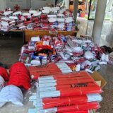 Uprava carina: Na granici sa Bugarskom sprečeno krijumčarenje više od 3.000 navijačkih rekvizita (FOTO) 14