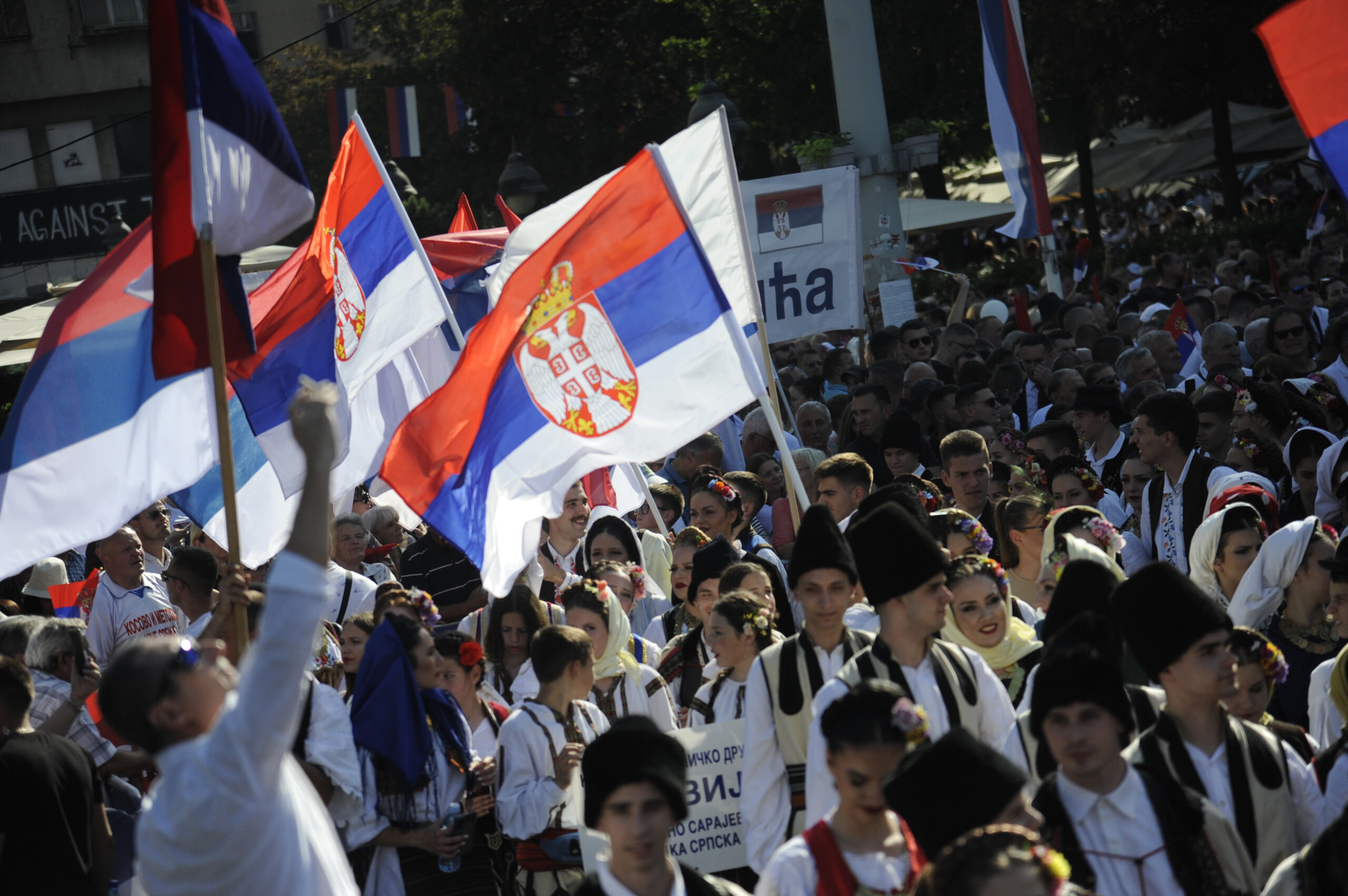 (FOTO) Kako je izgledala manifestacija "Jedan narod, jedan sabor - Srbija i Srpska" na Trgu republike u fotografijama? 12 (FOTO) Kako je izgledala manifestacija "Jedan narod, jedan sabor - Srbija i Srpska" na Trgu republike u fotografijama? 12