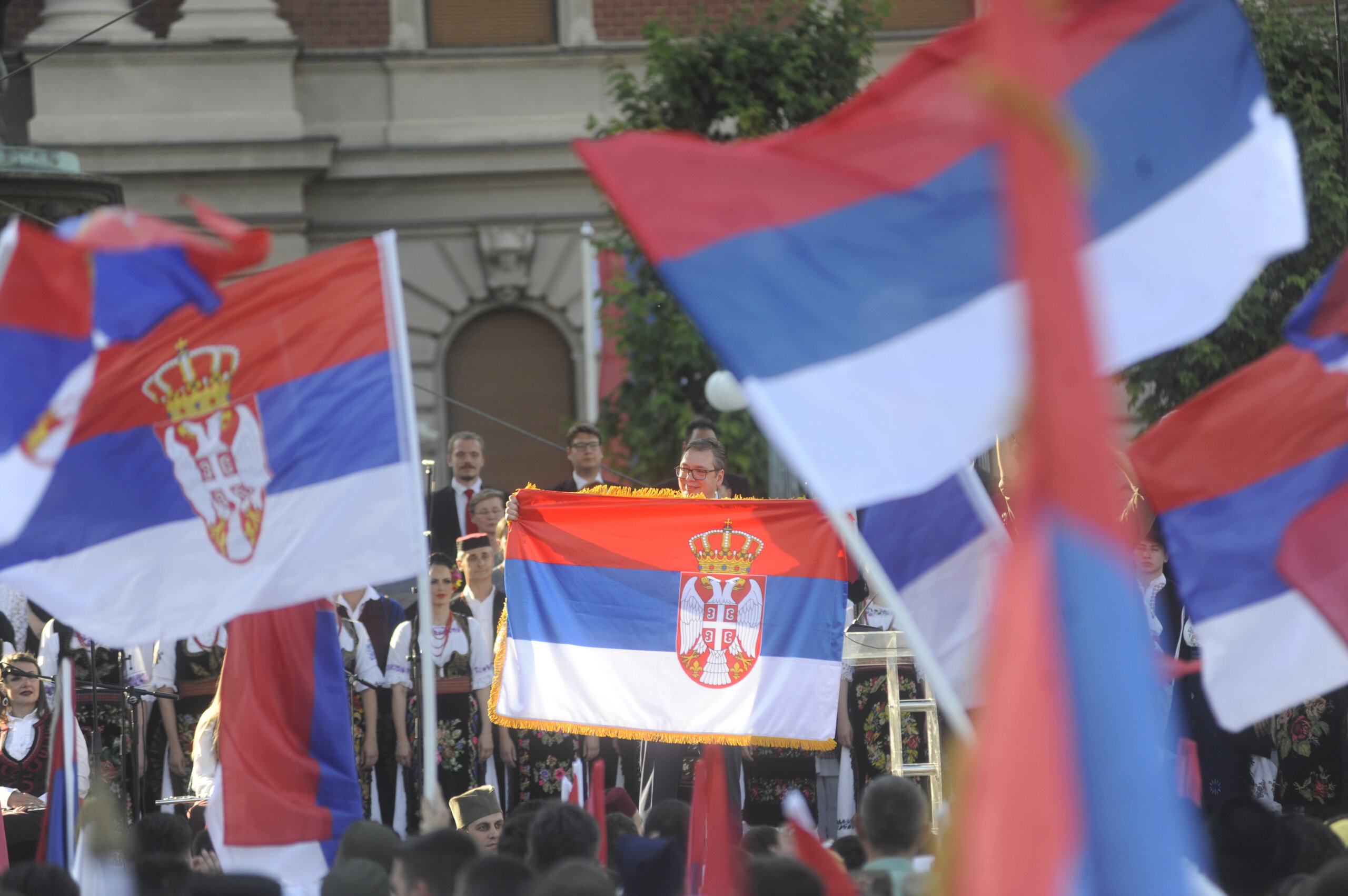 (FOTO) Kako je izgledala manifestacija "Jedan narod, jedan sabor - Srbija i Srpska" na Trgu republike u fotografijama? 2 (FOTO) Kako je izgledala manifestacija "Jedan narod, jedan sabor - Srbija i Srpska" na Trgu republike u fotografijama? 2