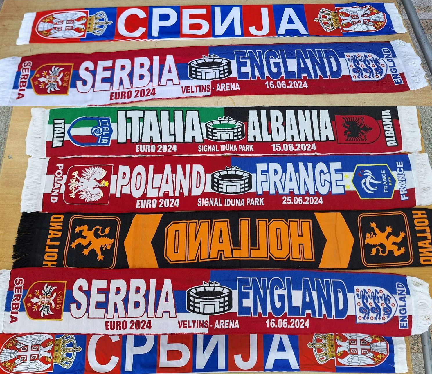 Uprava carina: Na granici sa Bugarskom sprečeno krijumčarenje više od 3.000 navijačkih rekvizita (FOTO) 2 Uprava carina: Na granici sa Bugarskom sprečeno krijumčarenje više od 3.000 navijačkih rekvizita (FOTO) 2