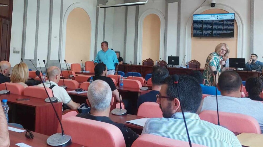 “Vi ste ponizili Skupštinu grada Zaječara, a demokratiju ste sveli na najniže grane”: Odbornici opozicije napustili sednicu Skupštine, a jedan je isključen 1