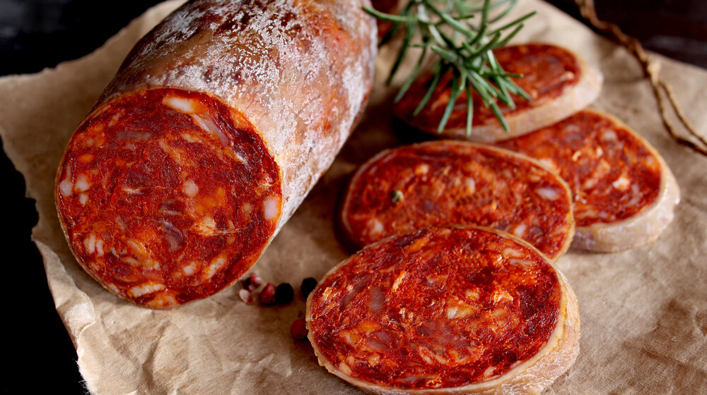 Šta može da vam se desi ako ne skinete omot sa kobasice? Stručnjak ima odgovor 1