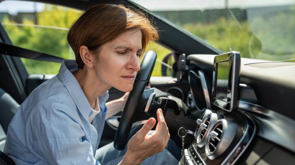 miris benzina u kolima