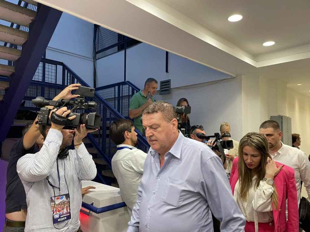 (FOTO) Stranke otvorile izborne štabove za novinare, pristižu funkcioneri 3