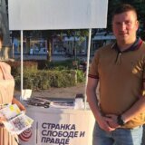 "Jula prošle godine ste, gospodine Ničiću, najavili izgradnju Hale sireva, ali mi i danas gledamo kako se prodavci muče na suncu" 6