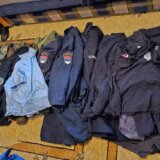 Svečljini „dokazi“ o pokušaju „aneksije“ Severa – stare uniforme u napuštenoj kući 1