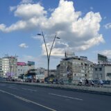 Biciklisti simbolično raširili žutu traku na Brankovom mostu u znak protesta (VIDEO, FOTO) 1