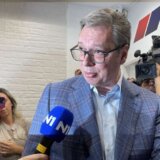 Vučić stigao u izborni štab SNS 2