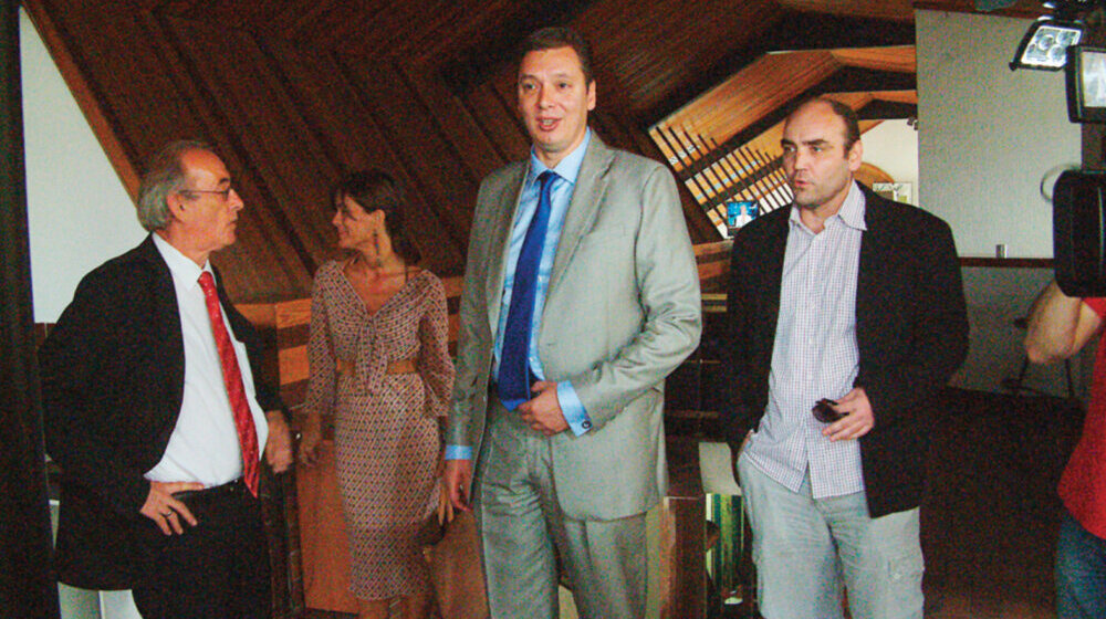 Kako nam je Vučić čestitao rođendan, ali pre 11 godina: "Da list Danas ostane uporište evropske Srbije" 1