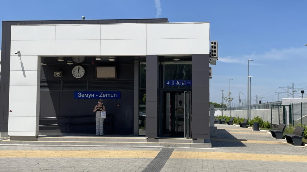 Infrastruktura železnice: Na železničkim stanicama između Beograda i Stare Pazove radi 27 liftova 1