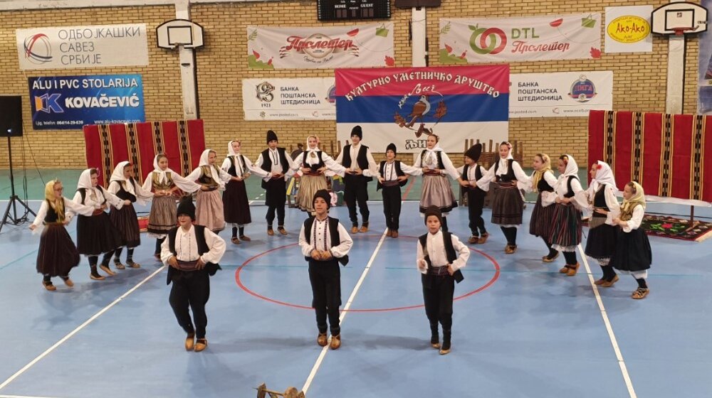 Stariji dečiji gradski folklorni ansambl "ZO-RA" iz Zaječara još jednom oduševio publiku 1