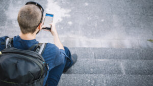 Hrvatska zabranjuje mobilne telefone na školskim odmorima: Kako je u Srbiji? 1