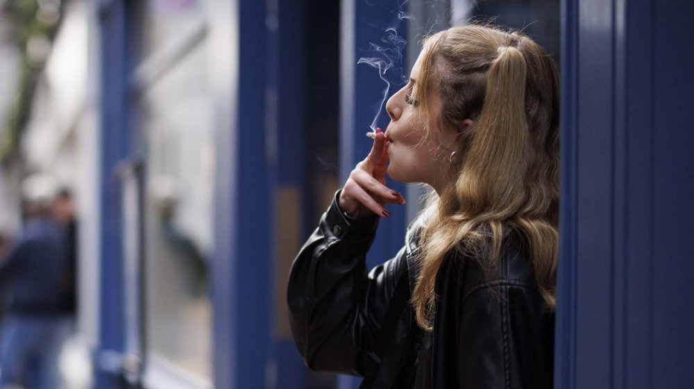 U ovom gradu od Nove godine biće zabranjeno pušenje na otvorenom: Kazna do 240 evra 1