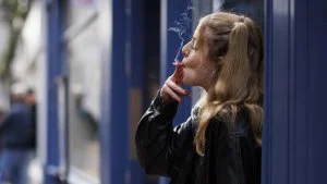 Dok države godišnje gube oko 60 milijardi dolara zbog neplaćenih poreza, kriminalne grupe zarađuju na švercu duvana kao na trgovini drogom. Region Zapadnog Balkana sve više postaje tranzitna zona ka zemljama gde su cigarete najskuplje.