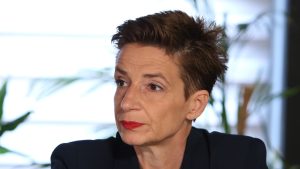 Potpredsednica demokratske stranke i narodna poslanica Dragana Rakić rekla je da je predsednik Srbije ALeksandar Vučić namerno nazvao pucnjavu ispred Skupštine terorističkim aktom kako bi ponovo skrenuo pažnju javnosti sa vesti koje su neprijatne za njega i njegov opstanak na vlasti.