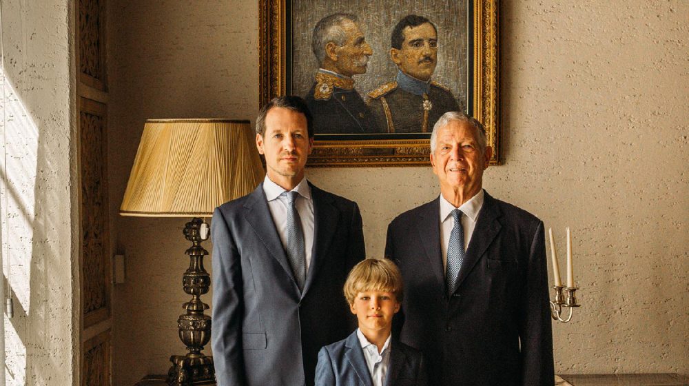 Karađorđevići isekli i uneli badnjak, a nešto se dogodilo prvi put u istoriji dinastije (FOTO) 8