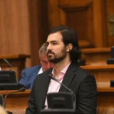 Unuk Slobodana Miloševića se "brecnuo" na naprednjake u Skupštini: "Biti komunista je privatna stvar" 1