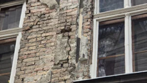 Obrušava se fasada u blizini Muzeja Jovana Cvijića 32
