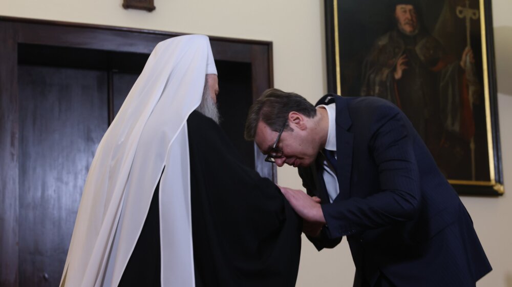 Vučić čestitao patrijarhu, sveštenicima i vernicima Božić 1