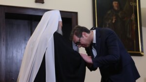 Vučić čestitao patrijarhu, sveštenicima i vernicima Božić 1