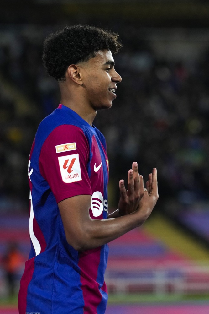 Šta znači broj 304 koji Lamin Jamal pokazuje rukama tokom proslave gola? 1