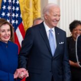 "Pelosi će učiniti sve da se Bajden povuče": Šta je bivša predsednica Predstavničkog doma poručila predsedniku SAD? 3