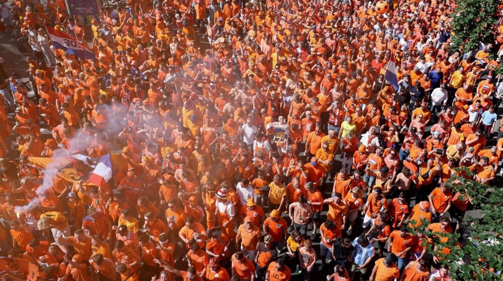 Pet osoba povređeno u tuči holandskih i engleskih navijača uoči utakmice na Evropskom prvenstvu 1