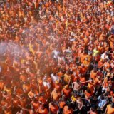 Pet osoba povređeno u tuči holandskih i engleskih navijača uoči utakmice na Evropskom prvenstvu 7