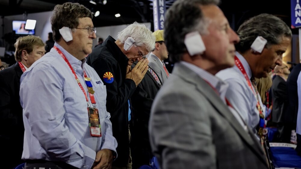 Izraz podrške Trampu: Pojedini republikanci došli na konvenciju sa neobičnim detaljem (VIDEO) 1