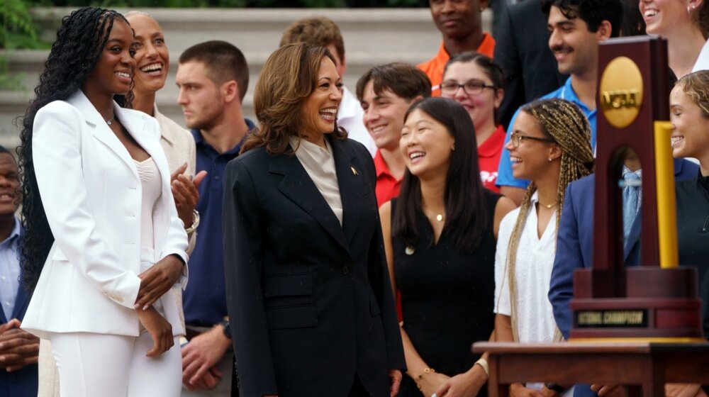 Ovo je najbolji način da se skrene pažnja na Trampov autoritarizam: Kakvu politiku savetuje bivša saradnica Kamale Haris? 1