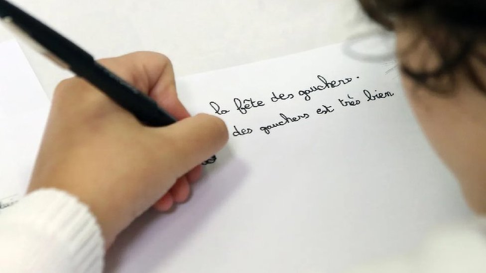 Zbog čega neki ljudi pišu 'kao u ogledalu' 1 pisanje