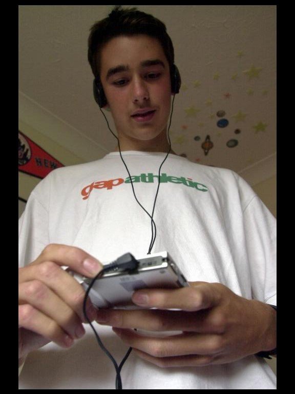 Vokmen: Uređaj koji je promenio slušanje muzike 2 dečko sa vokmenom