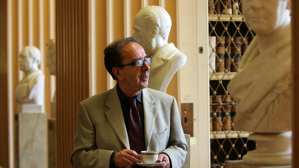 Preminuo Ismail Kadare, jedan od najpoznatijih albanskih književnika 1 Ismail Kadare na dodeli Bukerove nagrade 2005. godine