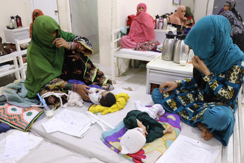 Žene i dojenje: Otvaranje prve banke humanog mleka u Pakistanu obustavljeno zbog protivljenja verskih lidera 3 dojilje, žene