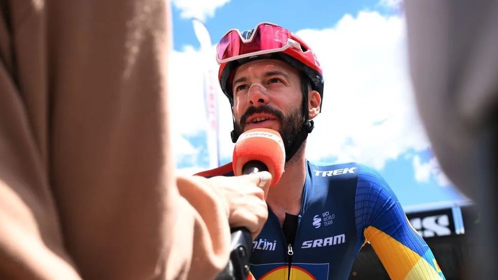 Tur de Frans: Biciklista kažnjen jer je tokom trke poljubio suprugu 2 biciklista