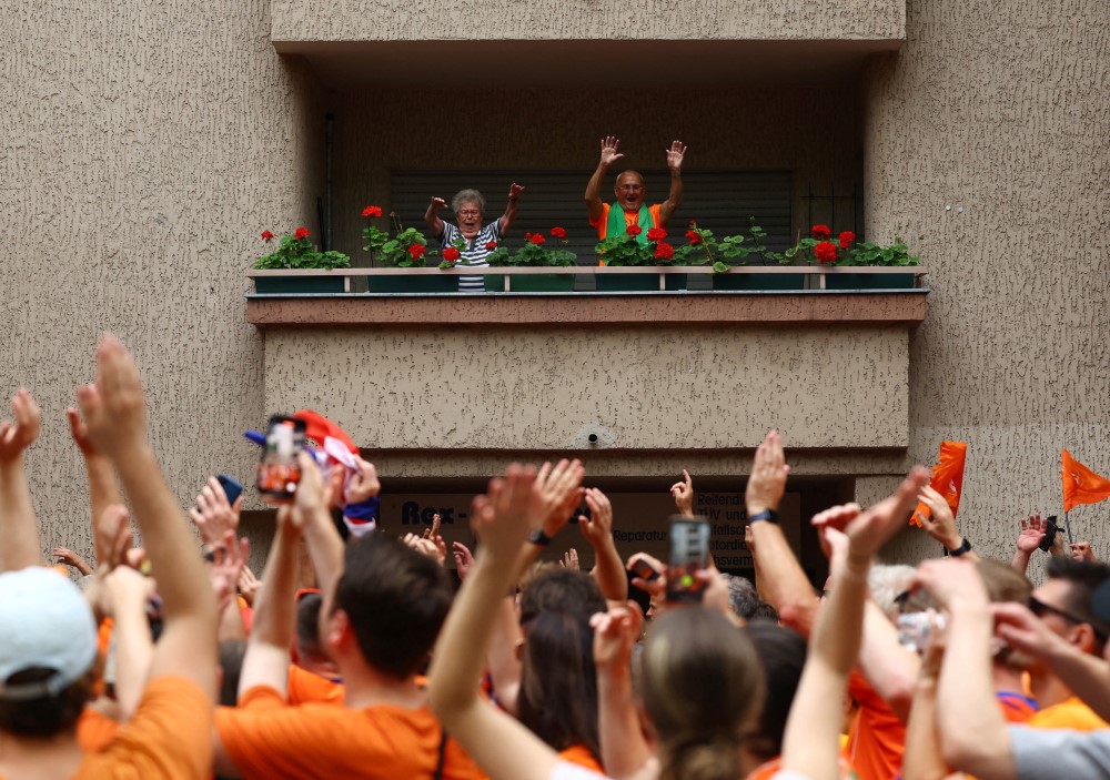 Euro 2024: Preokret Holandije protiv Turske, veliki derbi u polufinalu 14 holandija, holandski navijači