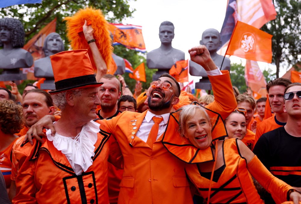 Euro 2024: Preokret Holandije protiv Turske, veliki derbi u polufinalu 16 holandija, holandski navijači