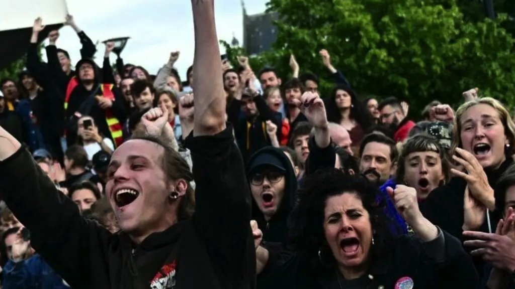 Izbori u Francuskoj: Leva koalicija vodi, ultradesnica nema većinu: prve projekcije 1 francuska