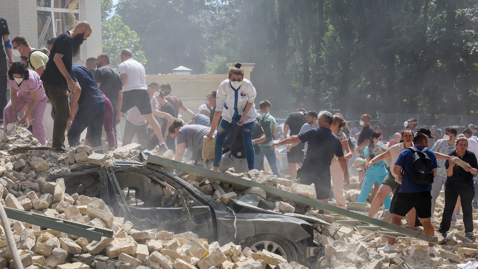 Rusija i Ukrajina: Desetine mrtvih u napadu na nekoliko ukrajinskih gradova, pogođena i dečja bolnica u Kijevu 12 Kijev, bolnica