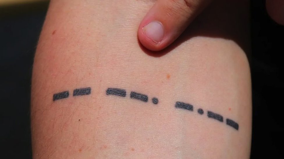 Misija do Titanika planira do sada najdetaljnije mapiranje olupine 5 Džejms Penka ima slavni radio poziv broda - MGY, ispisan Morzeovom azbukom - istetoviran na ruci