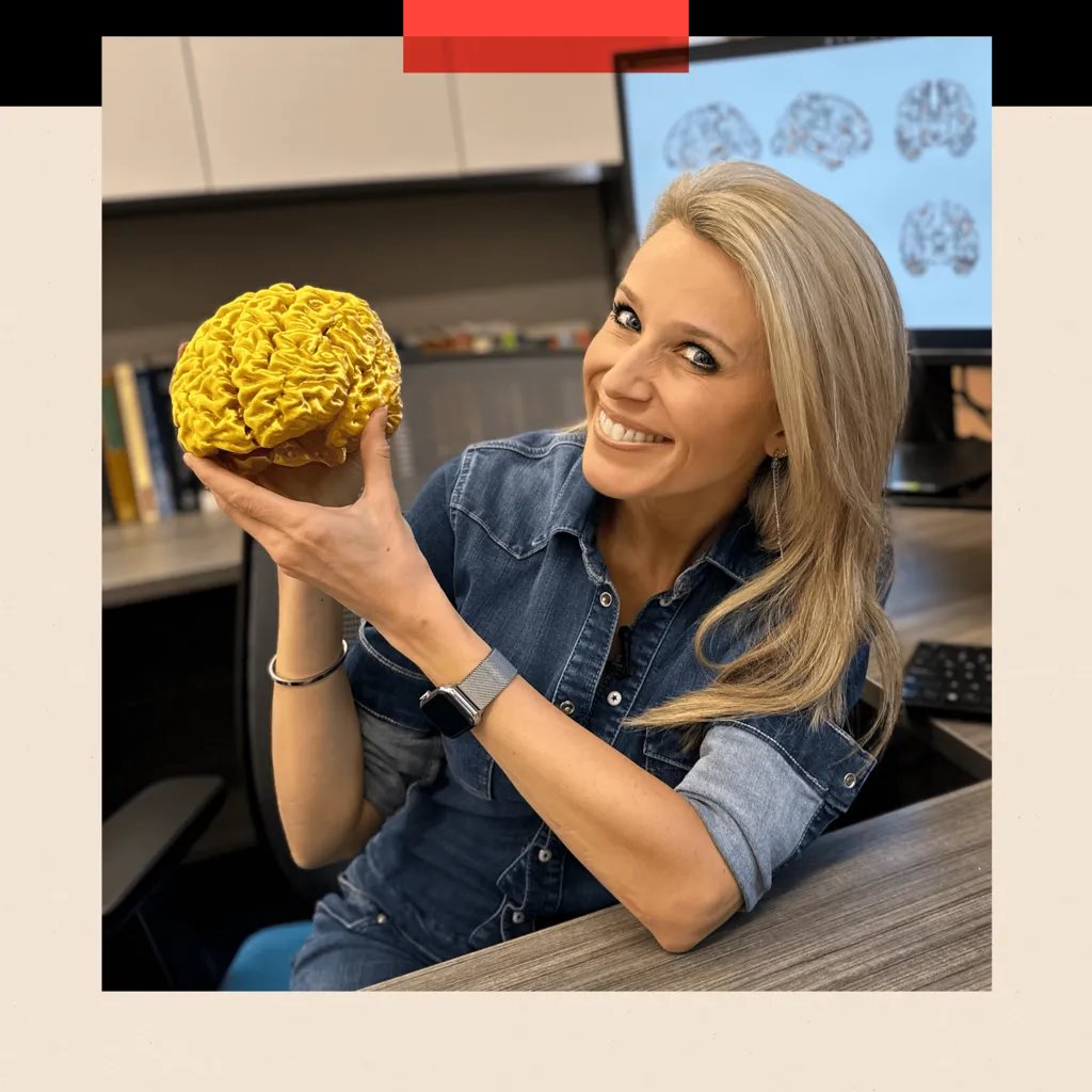 Možemo li da promenimo kako nam stari mozak? Ovi naučnici tvrde da je moguće 3 Lara Luington sa odštampanim 3D modelom vlastitog mozga u prirodnoj veličini