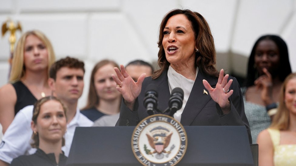 Prvo obraćanje Haris posle Bajdenovog povlačenja, podržalo je više od trećine partijskih delegata 1 Prvo obraćanje Haris posle Bajdenovog povlačenja, podržalo je više od trećine partijskih delegata 1